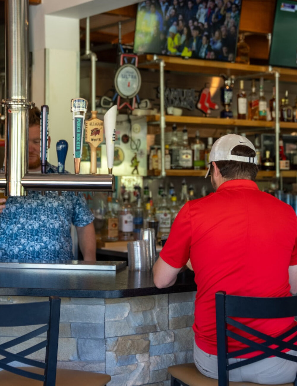 Golf lounge with food and drinks